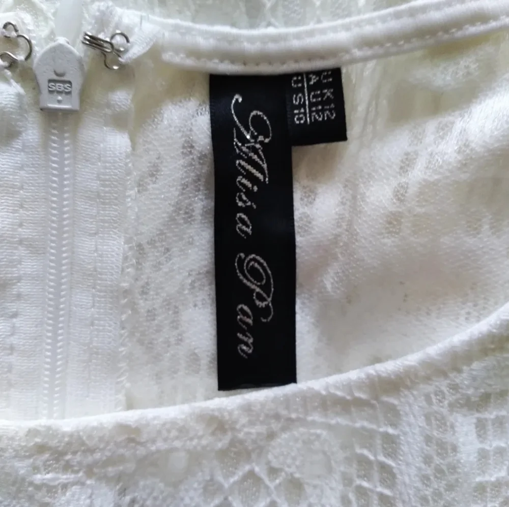 Alisa Pan White Sleeveless Lace dress, size 10 - Picture 5 of 6